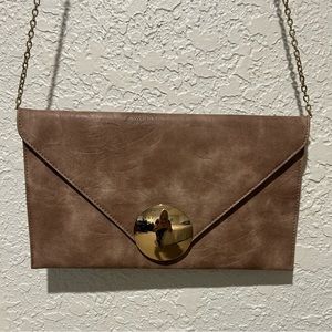 Crossbody or shoulder brown envelope purse.  Very cute!